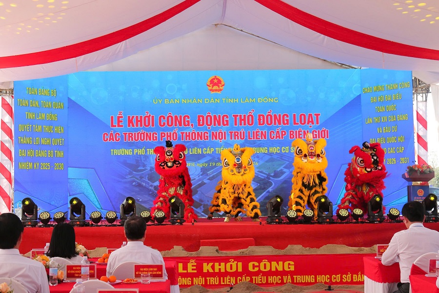 Tiết mục m&uacute;a l&acirc;n tại Lễ khởi c&ocirc;ng