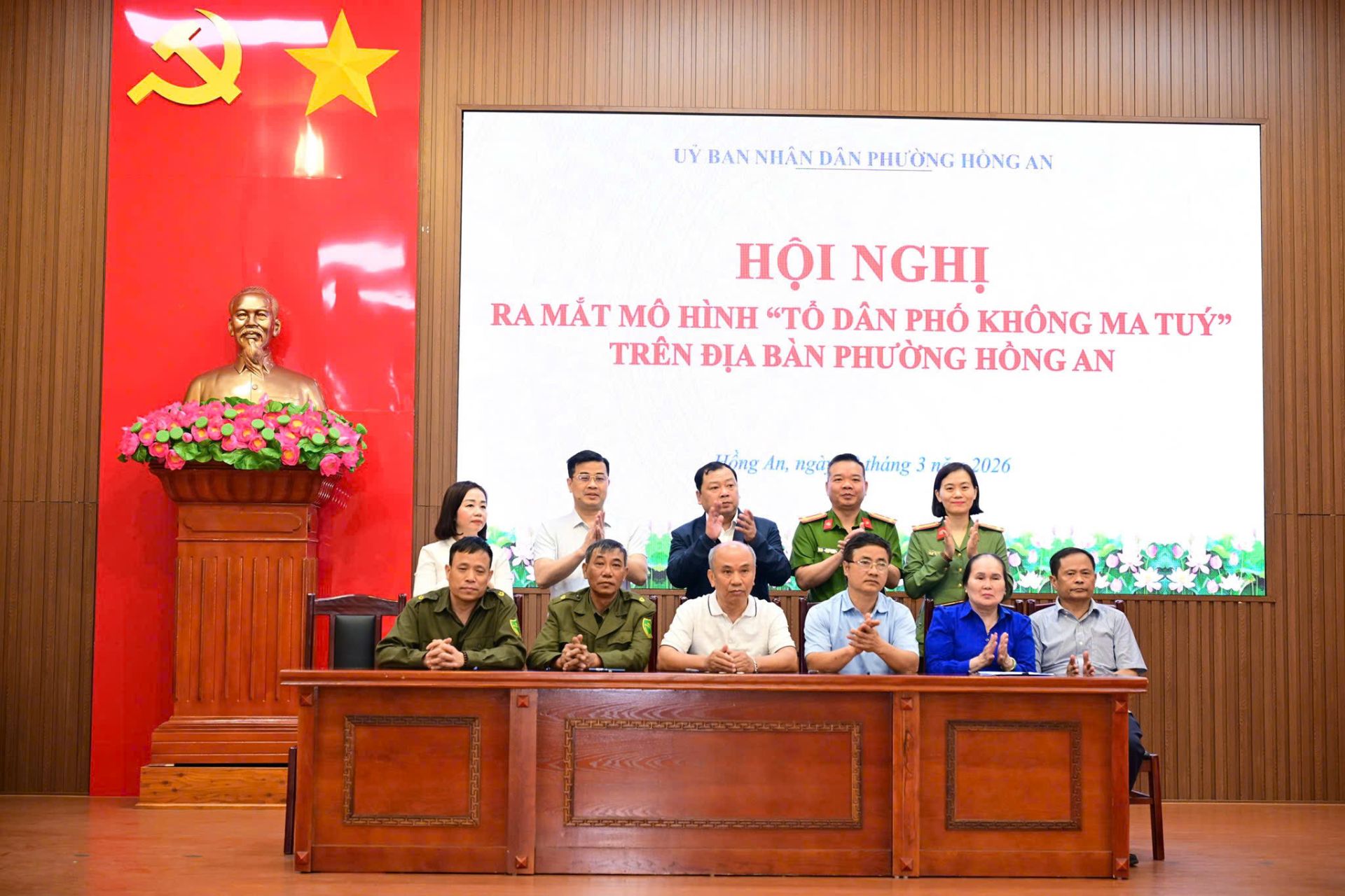 C&aacute;c tổ d&acirc;n phố k&yacute; kết Giao ước thi đua.