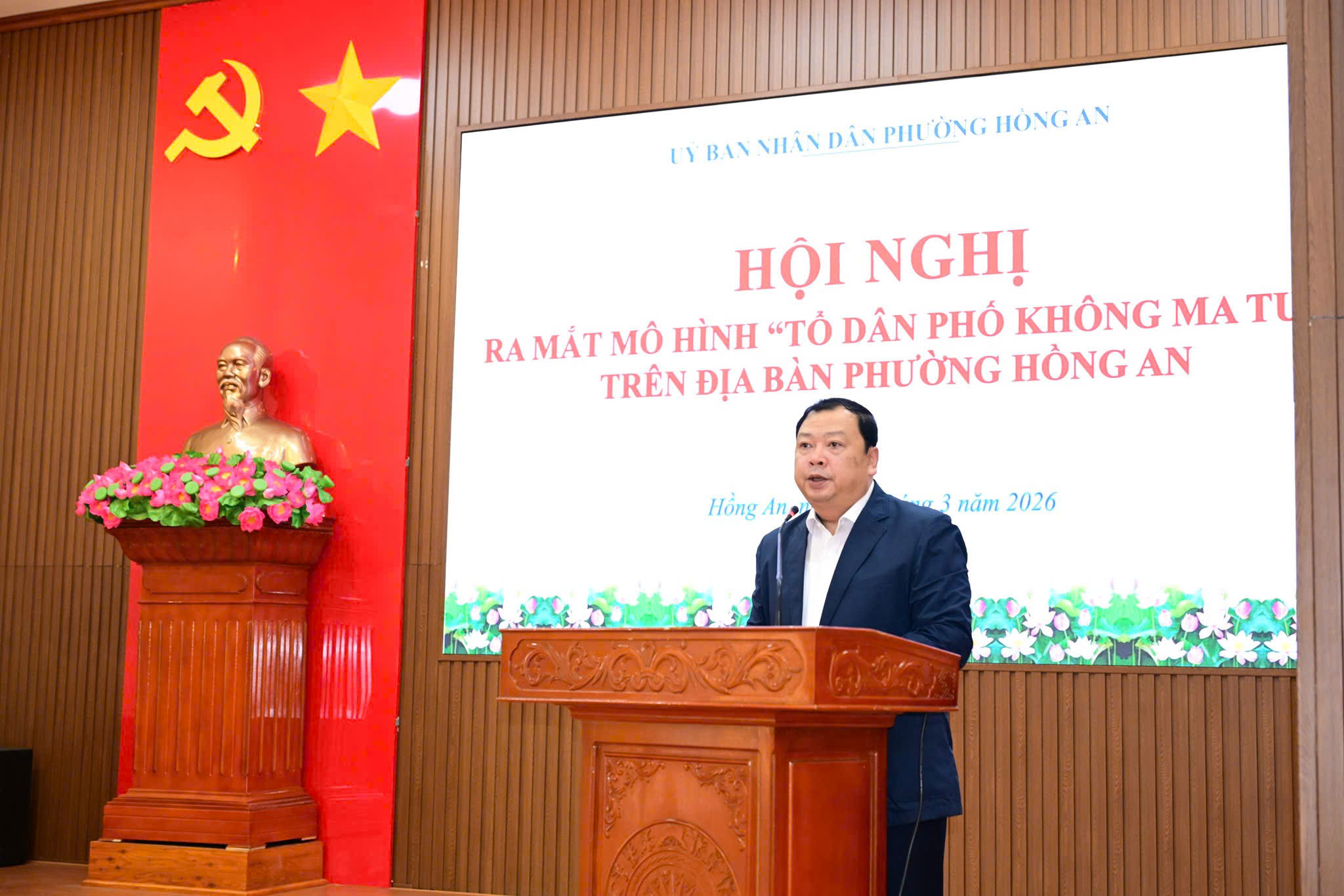 Đồng ch&iacute; Đỗ Việt Hưng, B&iacute; thư Đảng ủy, Chủ tịch HĐND phường chỉ đạo tại hội nghị.