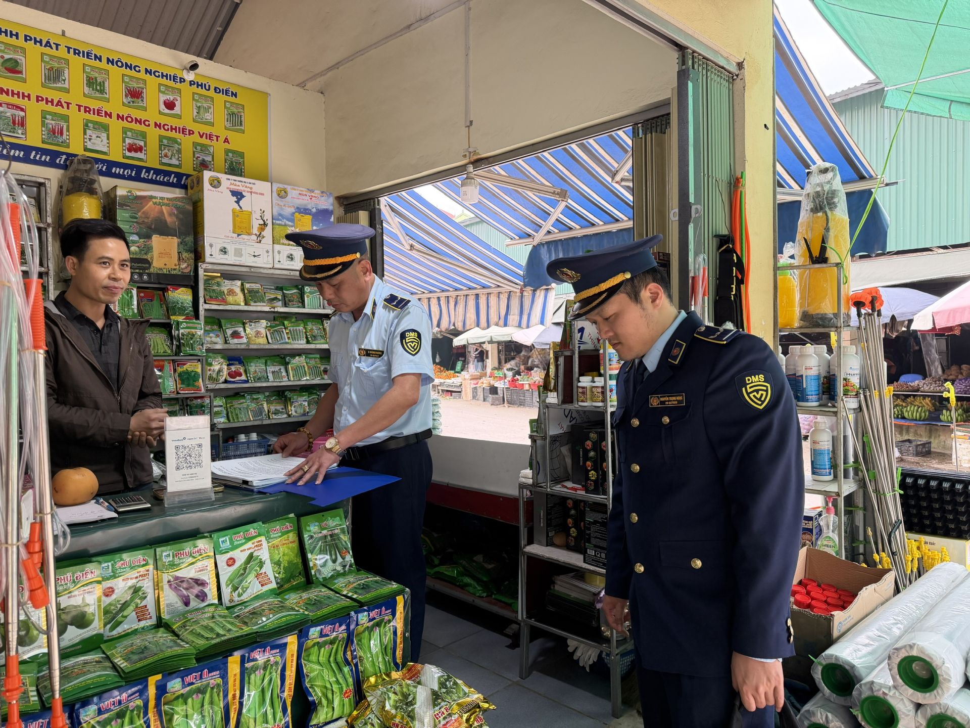 Lạng Sơn: Phạt và tiêu hủy giống cây trồng không rõ nguồn gốc tại 3 cơ sở kinh doanh