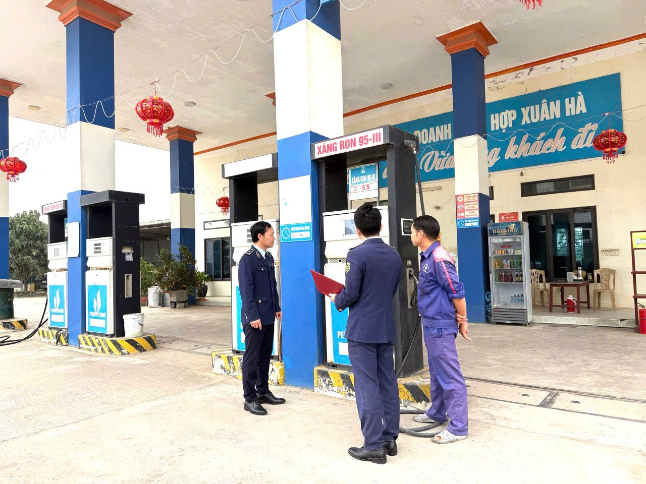 Lực lượng Quản l&yacute; thị trường tỉnh Thanh H&oacute;a b&aacute;m s&aacute;t địa b&agrave;n, gi&aacute;m s&aacute;t chặt chẽ hoạt động kinh doanh xăng dầu