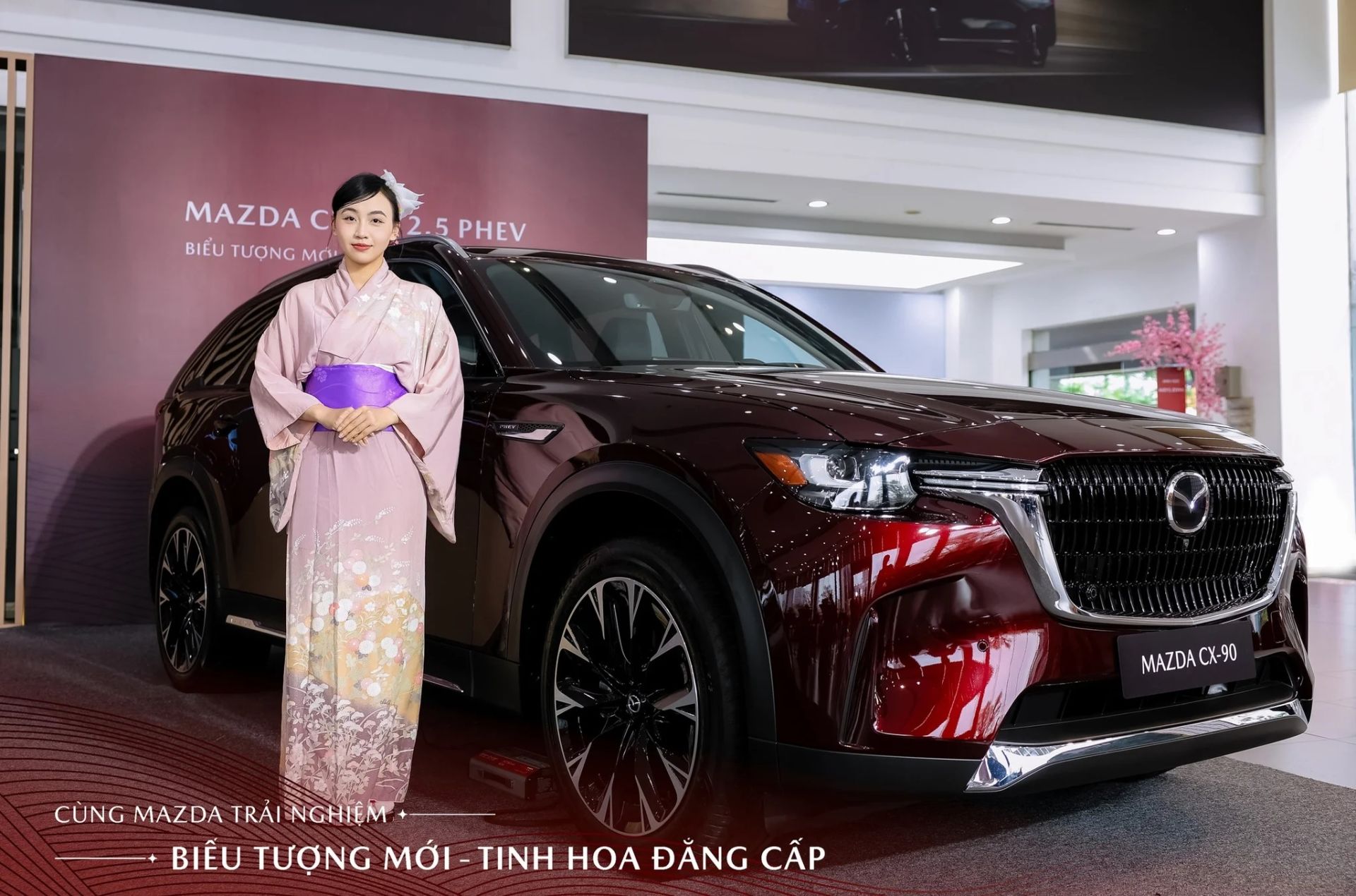 SUV flagship Mazda CX-90 2.5 tại sự kiện ở H&agrave; Nội.