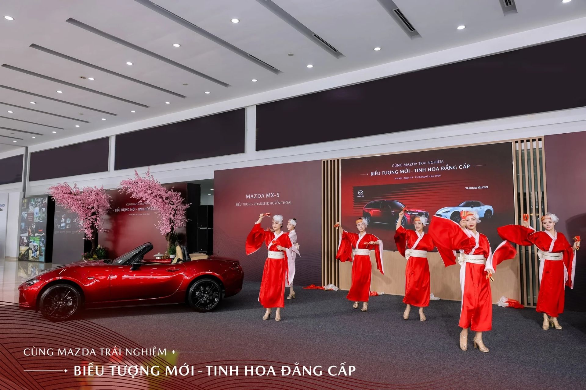 Biểu tượng roadster huyền thoại Mazda MX-5 tại sự kiện.