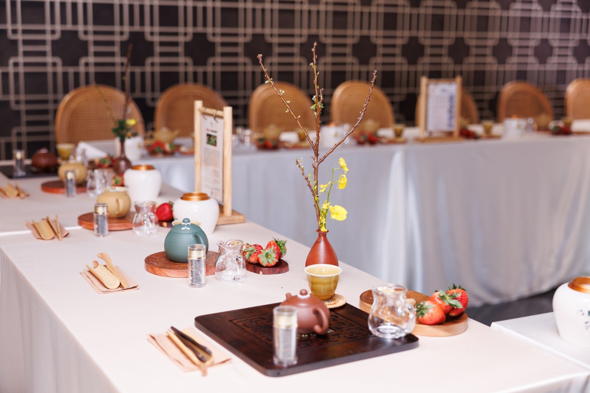 The Art of Tea – hành trình thưởng trà Shan Tuyết Hà Giang, di sản sống của núi rừng Việt Nam The Art of Tea – hành trình thưởng trà Shan Tuyết Hà Giang, di sản sống của núi rừng Việt Nam