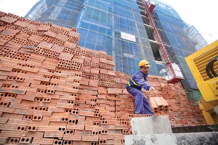 Trong thời gian gần đ&acirc;y, gi&aacute; một số mặt h&agrave;ng vật liệu x&acirc;y dựng tăng cao bất thường, g&acirc;y ảnh hưởng trực tiếp đến chi ph&iacute; x&acirc;y dựng. Ảnh minh họa