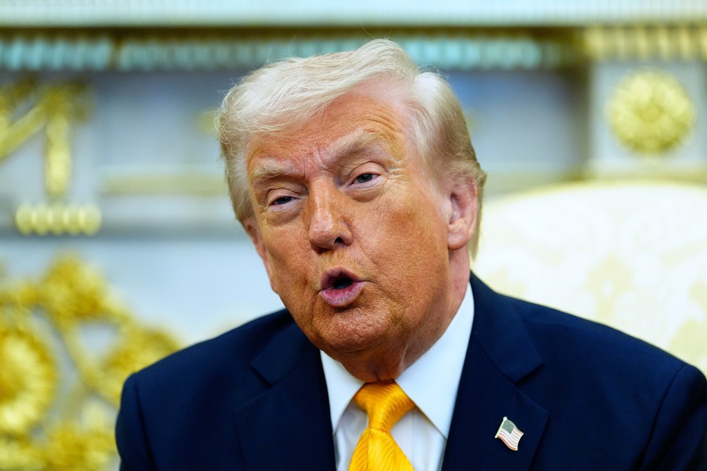 Tổng thống Donald Trump yêu cầu Israel dừng tấn công hạ tầng năng lượng Iran giữa lúc giá dầu tăng vọt