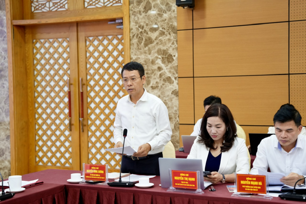 Ông Nguyễn Hồng Dương, Trưởng Ban Tuyên giáo và Dân vận Tỉnh ủy, phát biểu tại buổi làm việc Ông Nguyễn Hồng Dương, Trưởng Ban Tuyên giáo và Dân vận Tỉnh ủy, phát biểu tại buổi làm việc