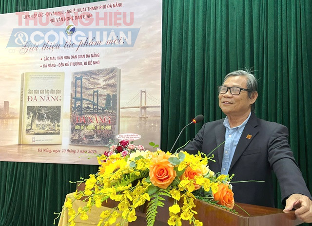 Nh&agrave; nghi&ecirc;n cứu V&otilde; Văn H&ograve;e - Chi hội trưởng Chi hội Văn nghệ d&acirc;n gian Việt Nam tại Đ&agrave; Nẵng ph&aacute;t biểu tại lễ ra mắt.