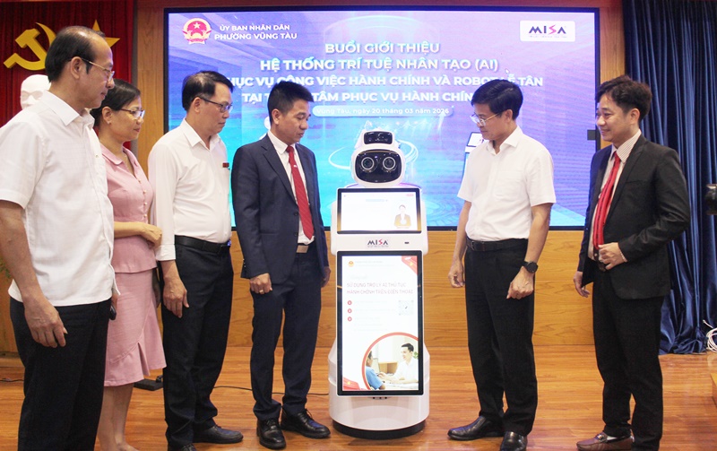 Phường Vũng Tàu vận hành thử nghiệm Robot lễ tân phục vụ hành chính công