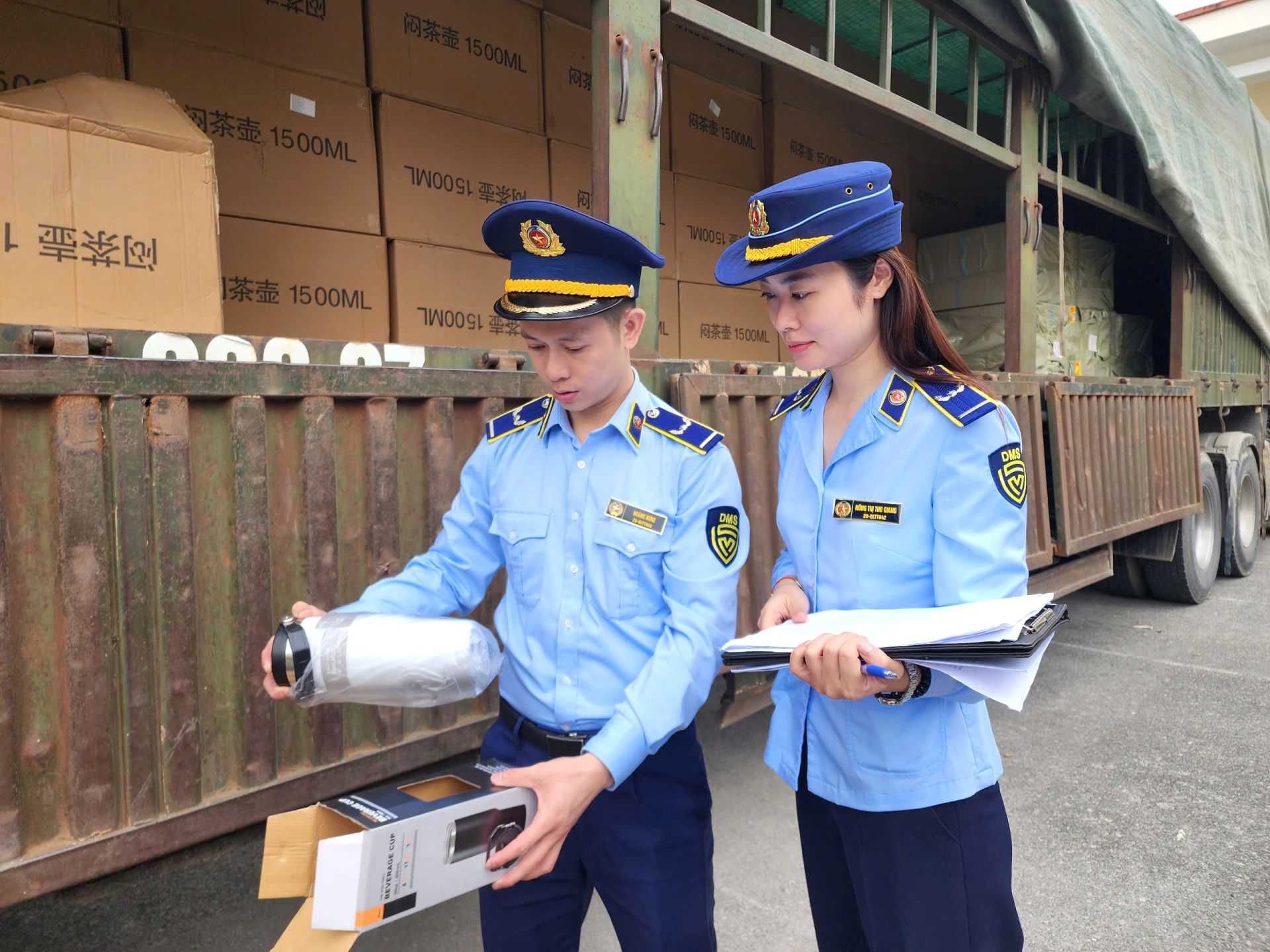 Lạng Sơn: Phát hiện 4.200 bình giữ nhiệt vi phạm