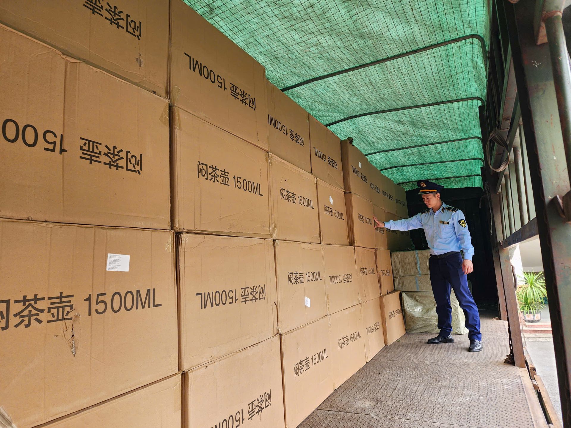 L&ocirc; h&agrave;ng h&oacute;a vi phạm bị tạm giữ