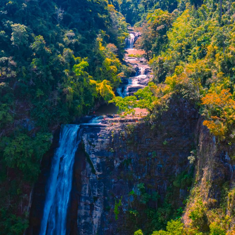 Thác Phi Liêng như “dải lụa trắng” giữa rừng Thác Phi Liêng như “dải lụa trắng” giữa rừng