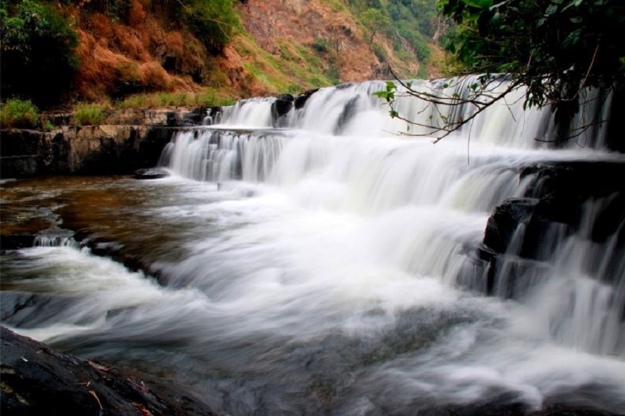 Thác Phi Liêng như “dải lụa trắng” giữa rừng Thác Phi Liêng như “dải lụa trắng” giữa rừng