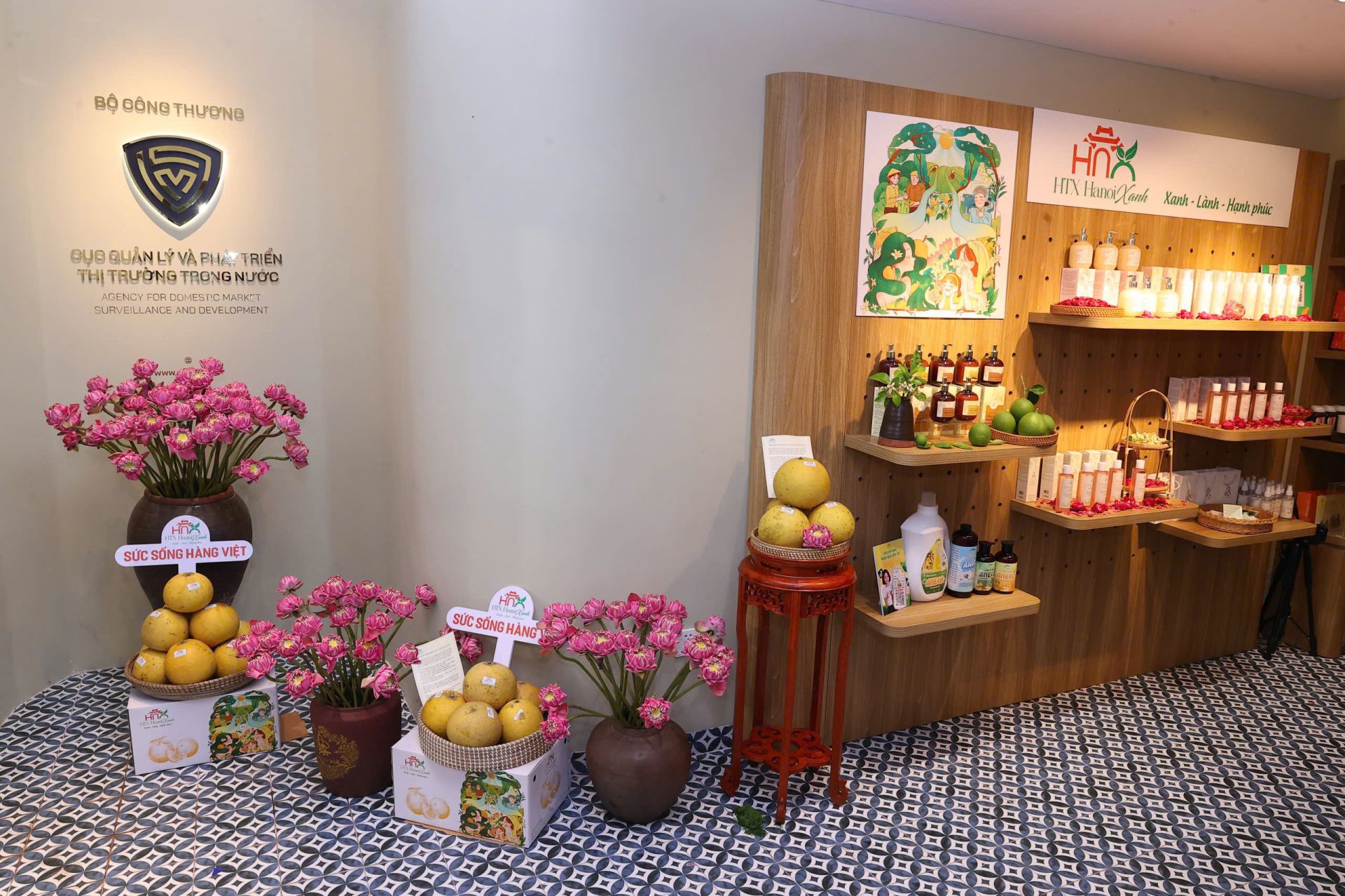 Một g&oacute;c kh&ocirc;ng gian &nbsp;trưng b&agrave;y, livestream &ldquo;Sức sống h&agrave;ng Việt&rdquo; lần thứ 3