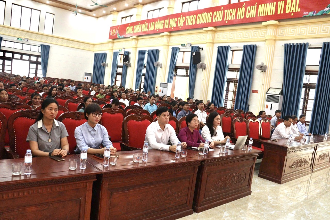 Ngo&agrave;i l&atilde;nh đạo ch&iacute;nh quyền x&atilde; v&agrave; Sở, đặc biệt c&ograve;n c&oacute; sự tham gia của 49 tổ c&ocirc;ng nghệ số cộng đồng c&aacute;c th&ocirc;n v&agrave; thu h&uacute;t đ&ocirc;ng đảo người d&acirc;n tại địa phương