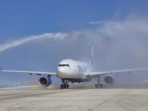 chuyến bay Airbus A330-200 mang số hiệu B2795 hạ cánh xuống Cảng HKQT Cam Ranh chuyến bay Airbus A330-200 mang số hiệu B2795 hạ cánh xuống Cảng HKQT Cam Ranh