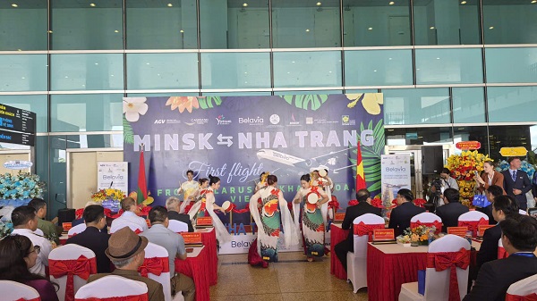 Du khách được thưởng thức vũ điệu truyền thống Du khách được thưởng thức vũ điệu truyền thống