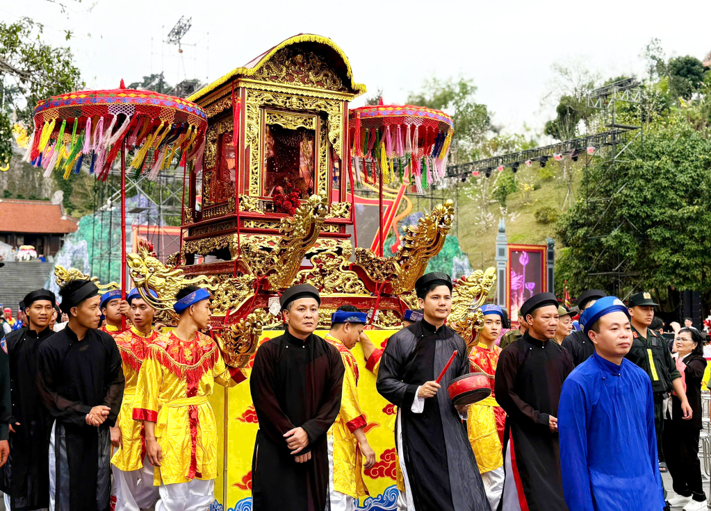 Các hoạt động, nghi lễ trong lễ rước được thực hiện trang trọng và công phu Các hoạt động, nghi lễ trong lễ rước được thực hiện trang trọng và công phu