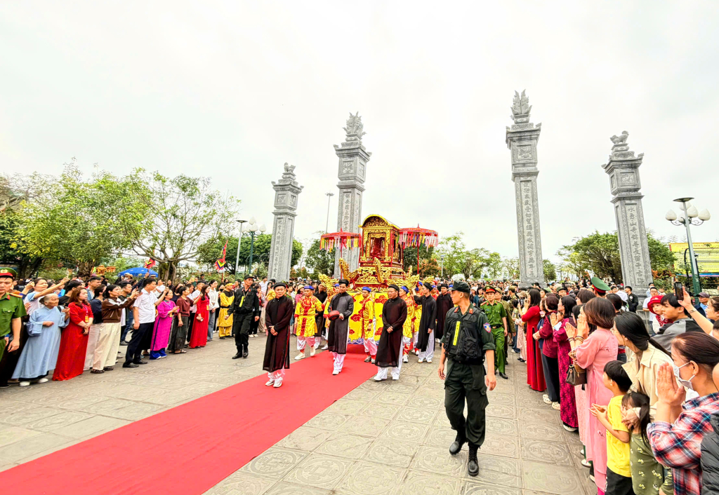 Nghi lễ rước Đức Ông hoàn cung an vị Nghi lễ rước Đức Ông hoàn cung an vị