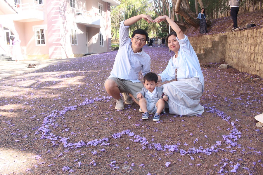 Du khách check - in dưới trời hoa Du khách check - in dưới trời hoa