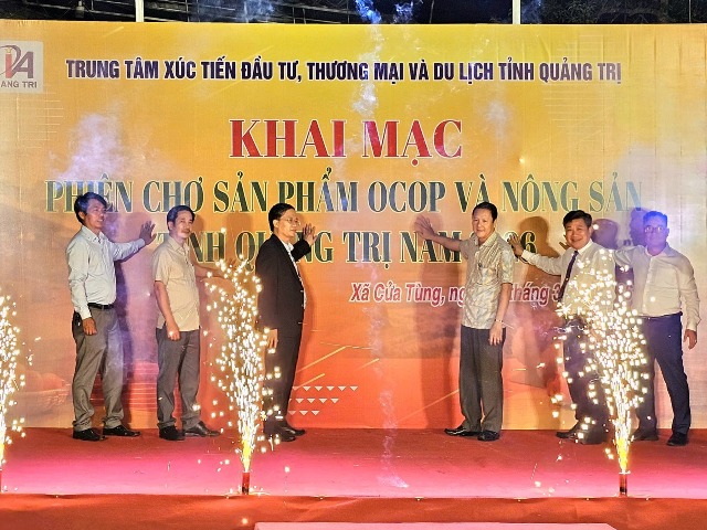 Khai hội phiên chợ OCOP và nông sản Quảng Trị năm 2026. Khai hội phiên chợ OCOP và nông sản Quảng Trị năm 2026.
