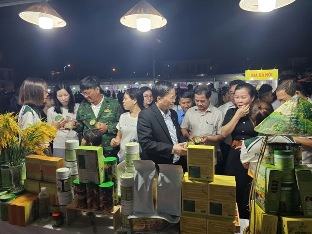 Phiên chợ OCOP Quảng Trị: Cầu nối đưa nông sản đến người tiêu dùng