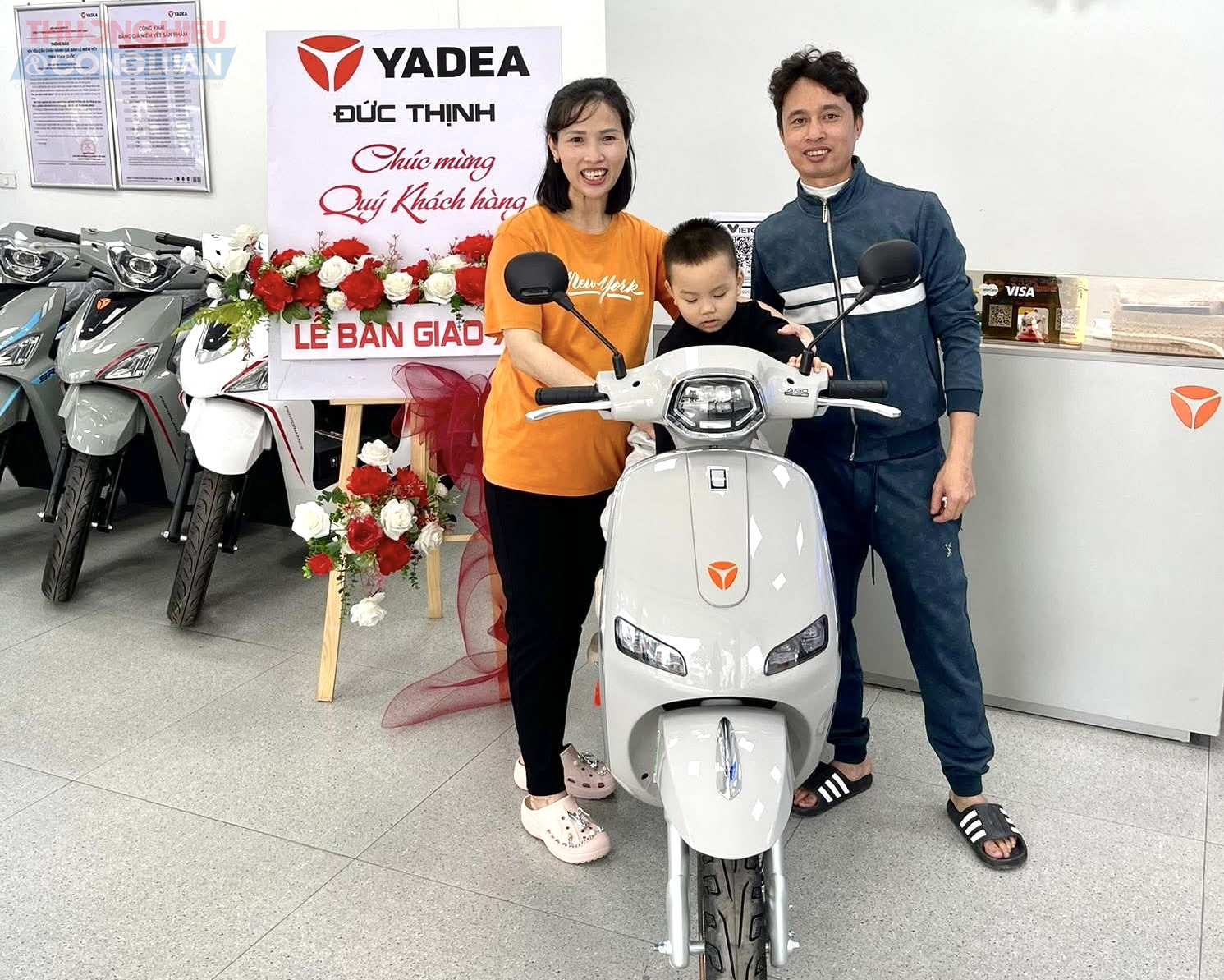 Tại một số đại lý xe máy điện trên địa bàn Hà Nội lượng người dùng tới cao hơn hẳn, thậm chí có đại lý còn Tại một số đại lý xe máy điện trên địa bàn Hà Nội lượng người dùng tới cao hơn hẳn, thậm chí có đại lý còn