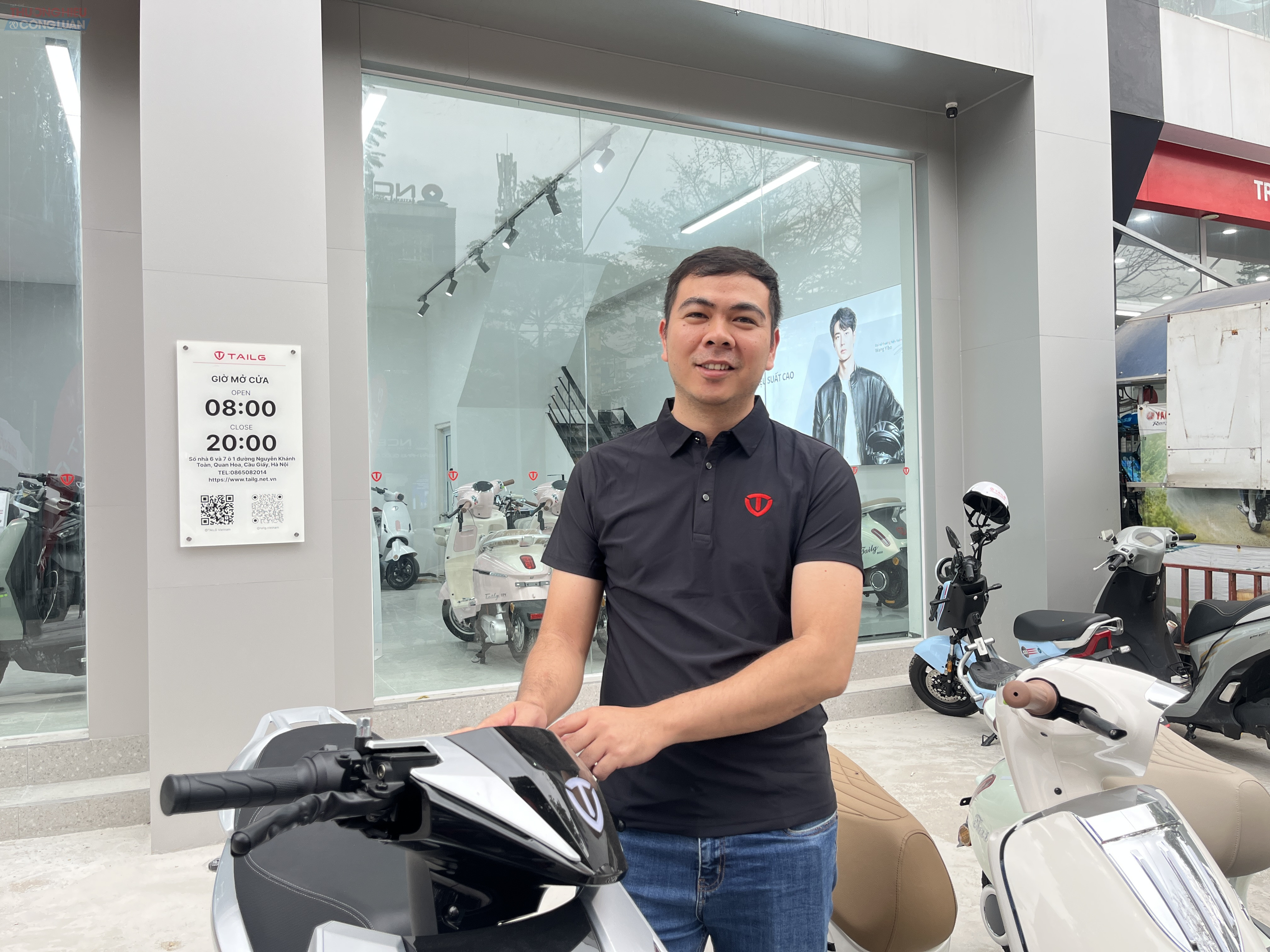 &ldquo;Phần lớn kh&aacute;ch h&agrave;ng cho biết gi&aacute; xăng dầu tăng cao khiến chi ph&iacute; đi lại trở n&ecirc;n đắt đỏ, v&igrave; vậy họ chuyển sang xe điện như một giải ph&aacute;p tiết kiệm v&agrave; l&acirc;u d&agrave;i hơn,&rdquo; Anh B&ugrave;i Huy Cường, chủ cửa h&agrave;ng xe điện Tailg tr&ecirc;n đường Nguyễn Kh&aacute;nh To&agrave;n chia sẻ.