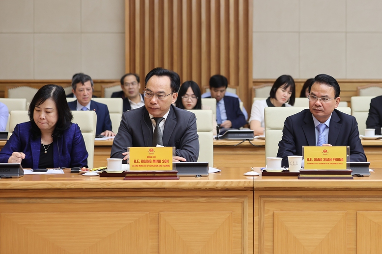 Lãnh đạo các bộ, ngành tham dự đối thoại - Ảnh: VGP/Nhật Bắc Lãnh đạo các bộ, ngành tham dự đối thoại - Ảnh: VGP/Nhật Bắc