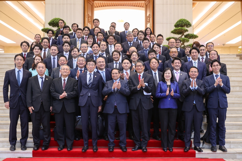 Thủ tướng chụp ảnh lưu niệm tại buổi đối thoại - Ảnh: VGP/Nhật Bắc Thủ tướng chụp ảnh lưu niệm tại buổi đối thoại - Ảnh: VGP/Nhật Bắc