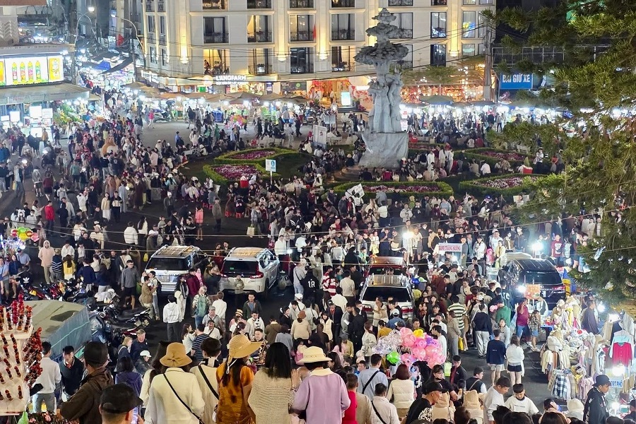 Kinh tế đêm còn nhiều dư địa phát triển trong ngành dịch vụ - du lịch Lâm Đồng Kinh tế đêm còn nhiều dư địa phát triển trong ngành dịch vụ - du lịch Lâm Đồng