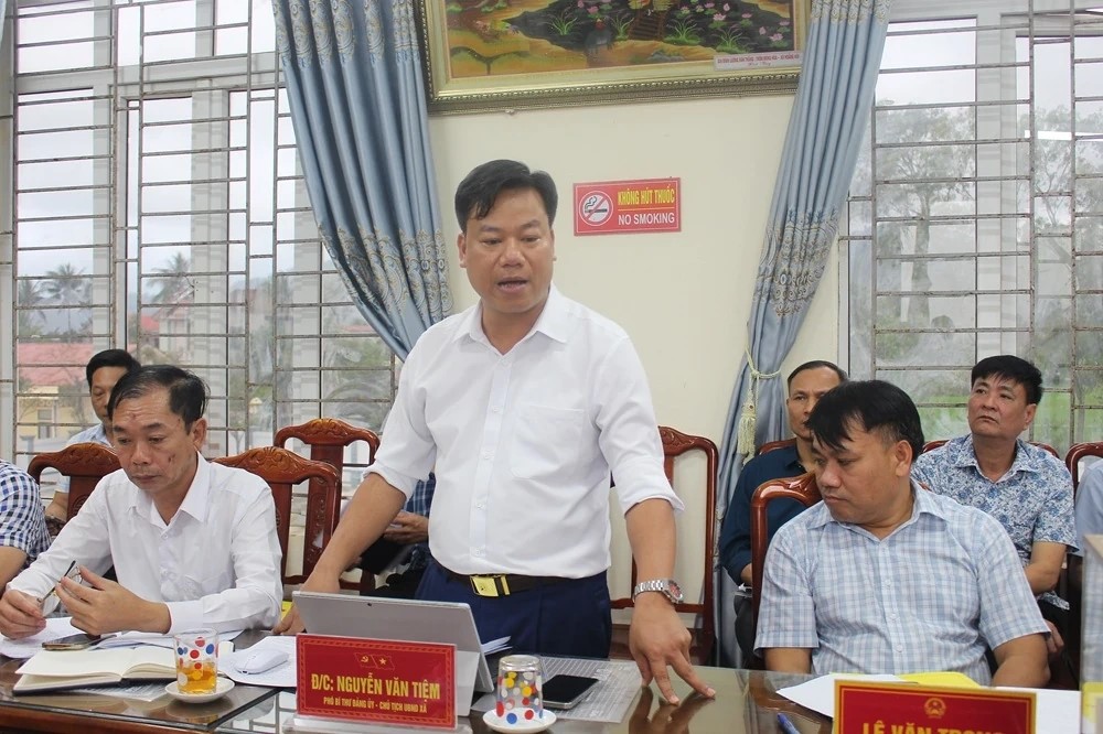 Lãnh đạo xã Hoằng Thanh báo cáo tại buổi làm việc. Lãnh đạo xã Hoằng Thanh báo cáo tại buổi làm việc.