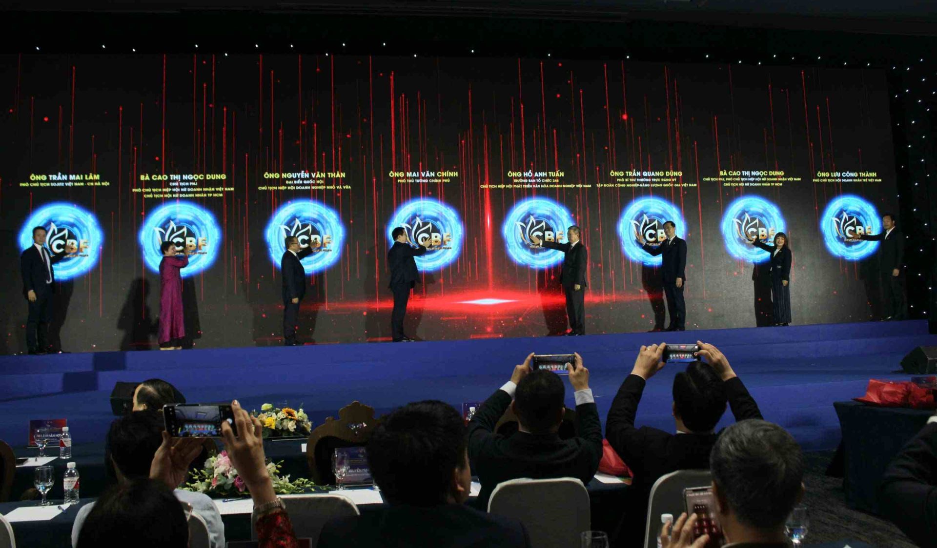 Nghi thức phát động và cam kết thực thi của cộng đồng doanh nghiệp tại diễn đàn. Nghi thức phát động và cam kết thực thi của cộng đồng doanh nghiệp tại diễn đàn.