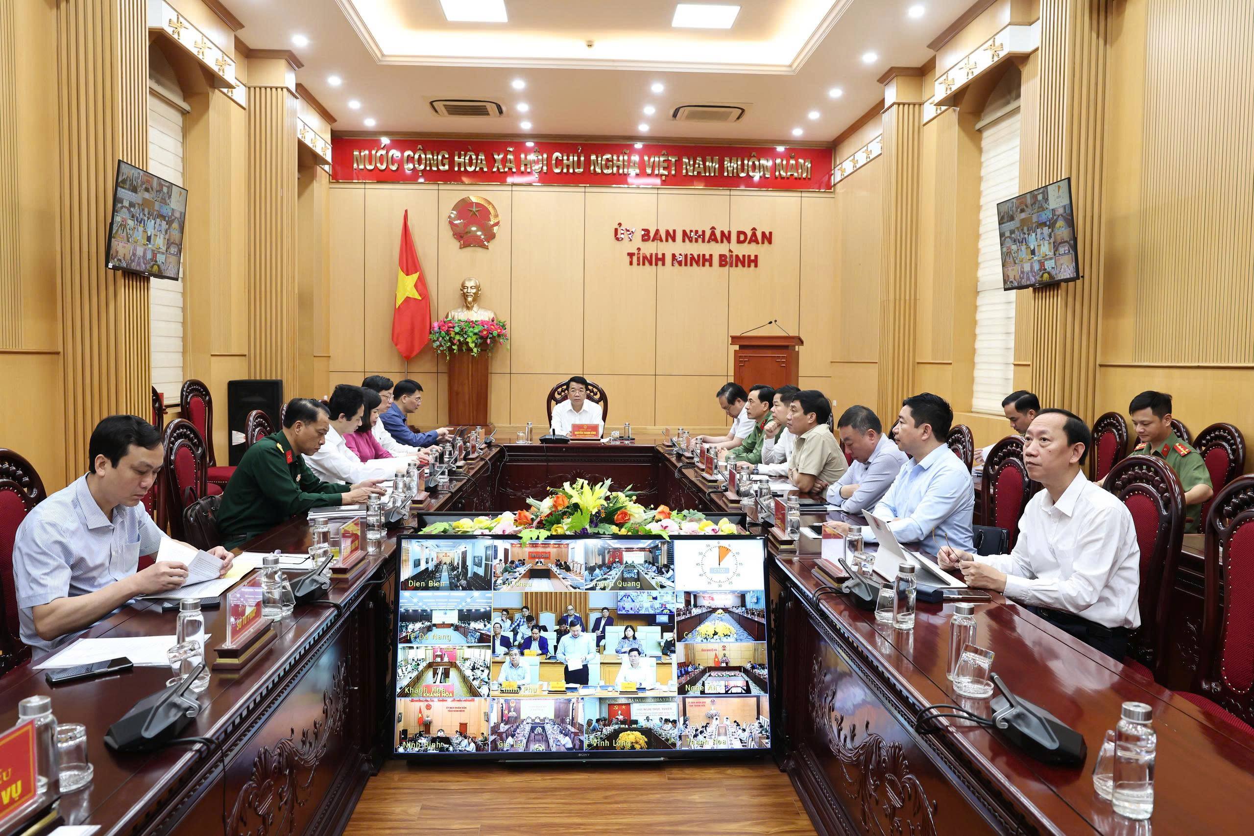 Đại biểu dự hội nghị tại điểm cầu Ninh Bình Đại biểu dự hội nghị tại điểm cầu Ninh Bình