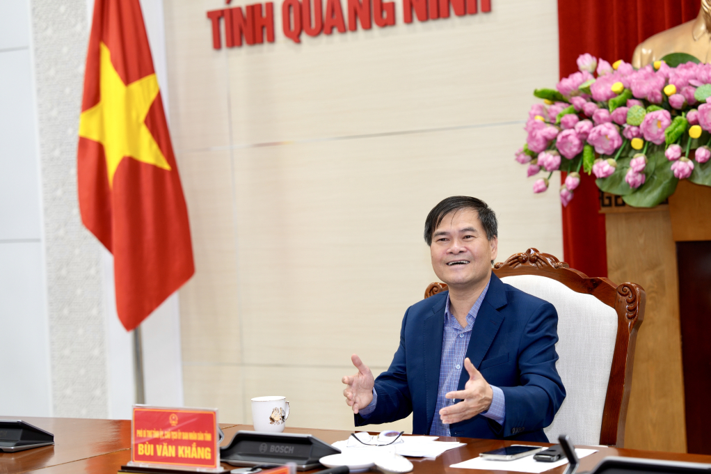 Ông Bùi Văn Khắng, Phó Bí thư Tỉnh ủy, Chủ tịch UBND tỉnh Quảng Ninh, chủ trì cuộc họp Ông Bùi Văn Khắng, Phó Bí thư Tỉnh ủy, Chủ tịch UBND tỉnh Quảng Ninh, chủ trì cuộc họp