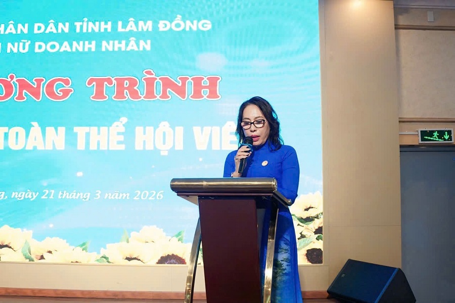 B&agrave; Đặng Thị Lynh Trang, Chủ tịch Hội Nữ Doanh nh&acirc;n L&acirc;m Đồng ph&aacute;t biểu tại chương tr&igrave;nh