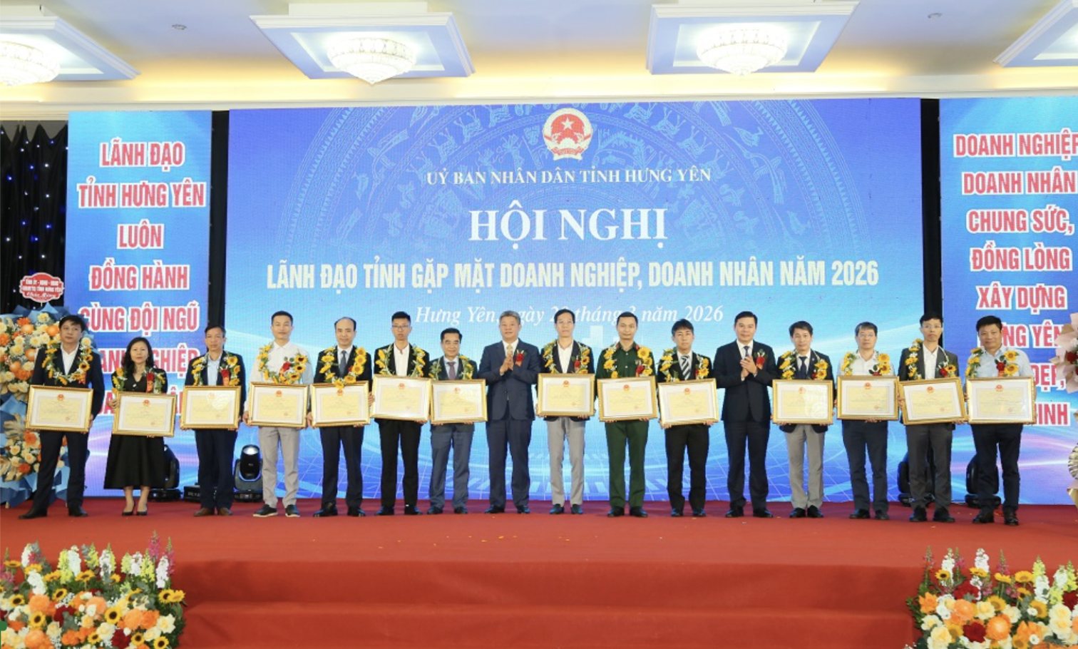 Hòa Phát vinh dự nhận bằng khen của Chủ tịch UBND tỉnh Hưng Yên