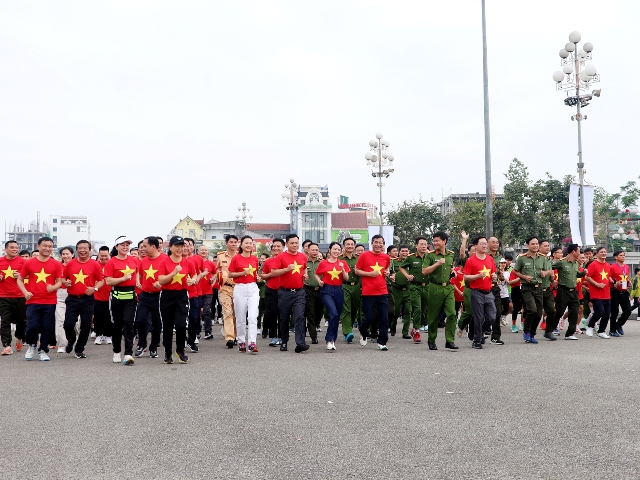 Nghệ An s&ocirc;i nổi Ng&agrave;y chạy Olympic v&igrave; sức khỏe to&agrave;n d&acirc;n năm 2026.