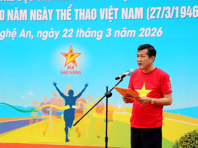 Ph&oacute; Chủ tịch UBND tỉnh Th&aacute;i Văn Th&agrave;nh ph&aacute;t biểu tại buổi lễ.