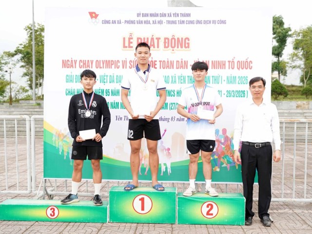 Chủ tịch UBND xã Nguyễn Văn Dương đã tới dự và trao giải cho các vận động viên xuất sắc. Chủ tịch UBND xã Nguyễn Văn Dương đã tới dự và trao giải cho các vận động viên xuất sắc.