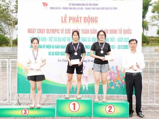 Chủ tịch UBND xã Nguyễn Văn Dương đã tới dự và trao giải cho các vận động viên xuất sắc. Chủ tịch UBND xã Nguyễn Văn Dương đã tới dự và trao giải cho các vận động viên xuất sắc.