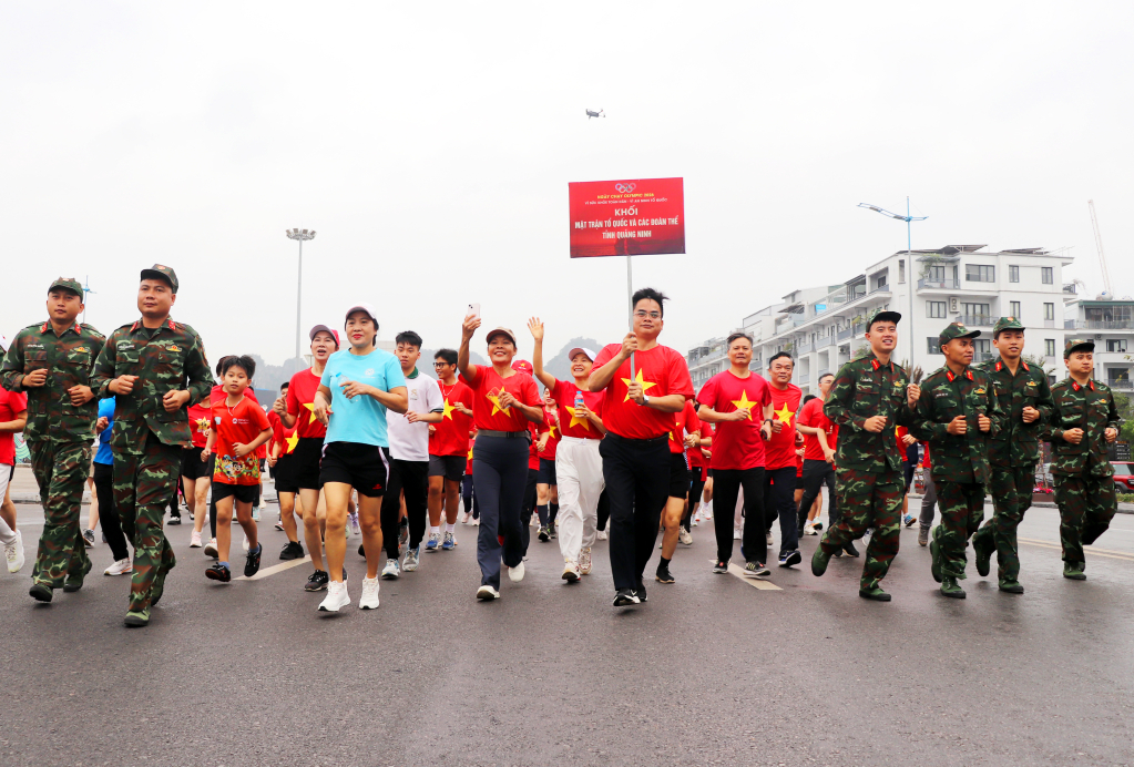 VĐV c&aacute;c khối MTTQ v&agrave; c&aacute;c đo&agrave;n thể tỉnh t&iacute;ch cực tham gia lễ ph&aacute;t động