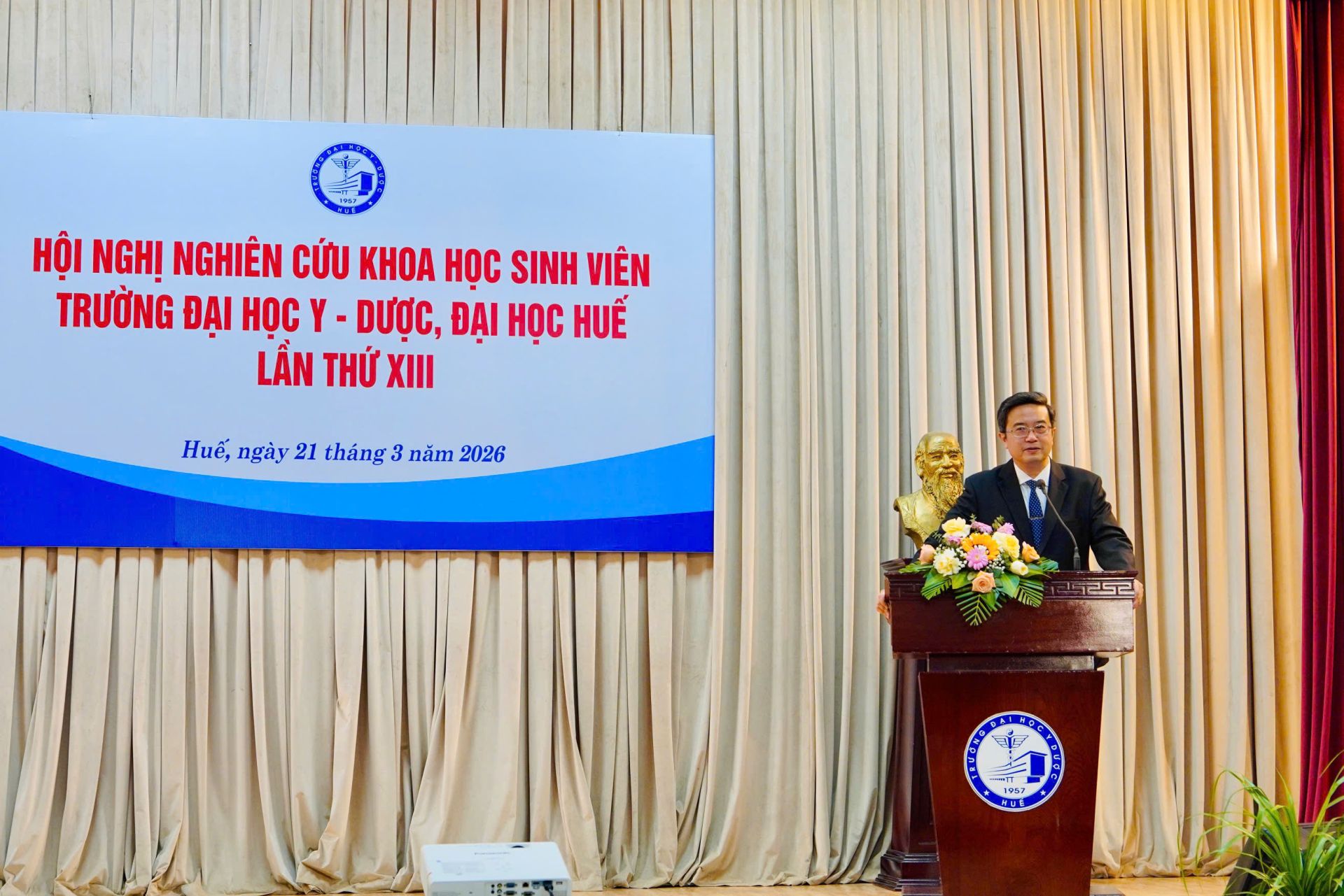 GS.TS Nguyễn Vũ Quốc Huy- Hiệu trưởng Trường ĐHYD phát biểu tại hội nghị GS.TS Nguyễn Vũ Quốc Huy- Hiệu trưởng Trường ĐHYD phát biểu tại hội nghị