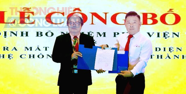 Trao quyết định bổ nhiệm Phó Viện trưởng Viện Công nghệ chống làm giả. Trao quyết định bổ nhiệm Phó Viện trưởng Viện Công nghệ chống làm giả.