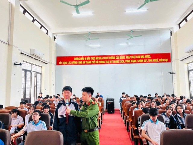 Hải Phòng: Tuyên truyền phòng, chống ma túy và “tội phạm đường phố” tại Trường THCS Nam Hưng