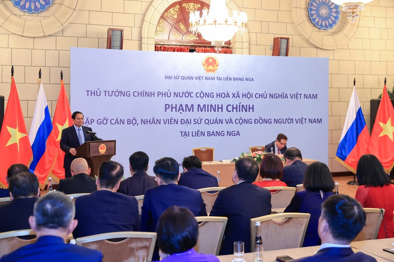 Thủ tướng mong cộng đồng người Việt Nam tại Nga tiếp tục vươn l&ecirc;n, để mỗi người trước hết tự lo được cho cuộc sống của m&igrave;nh, cộng đồng ph&aacute;t triển l&agrave;nh mạnh, hội nhập tốt v&agrave; khẳng định vị thế ở sở tại - Ảnh: VGP/Nhật Bắc