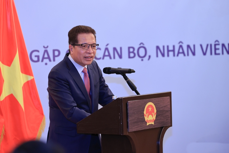 Đại sứ Việt Nam tại Nga Đặng Minh Kh&ocirc;i b&aacute;o c&aacute;o - Ảnh: VGP/Nhật Bắc