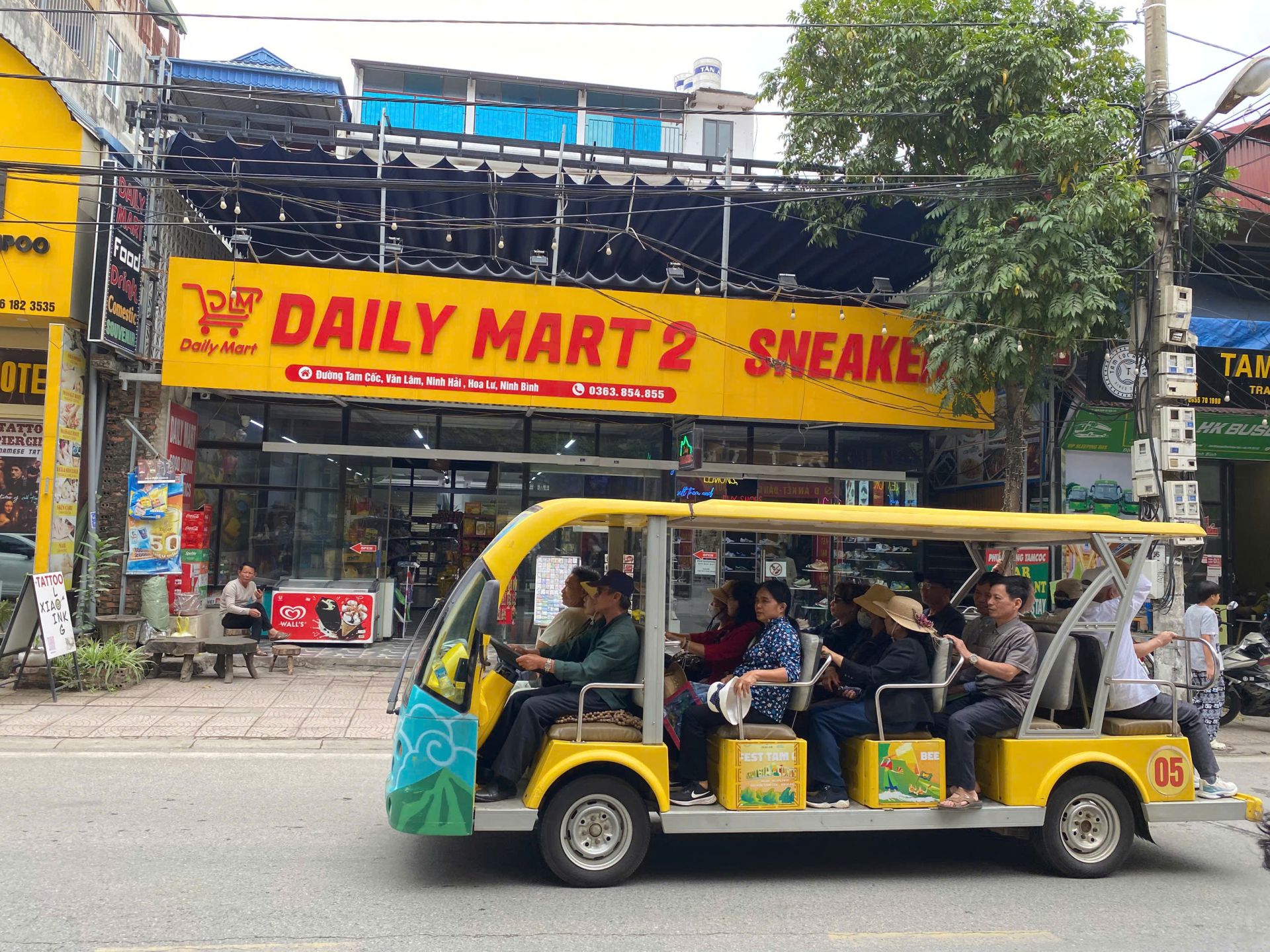 Thực trạng kinh doanh hàng hóa quanh khu du lịch Tam Cốc - Bích Động và trách nhiệm quản lý