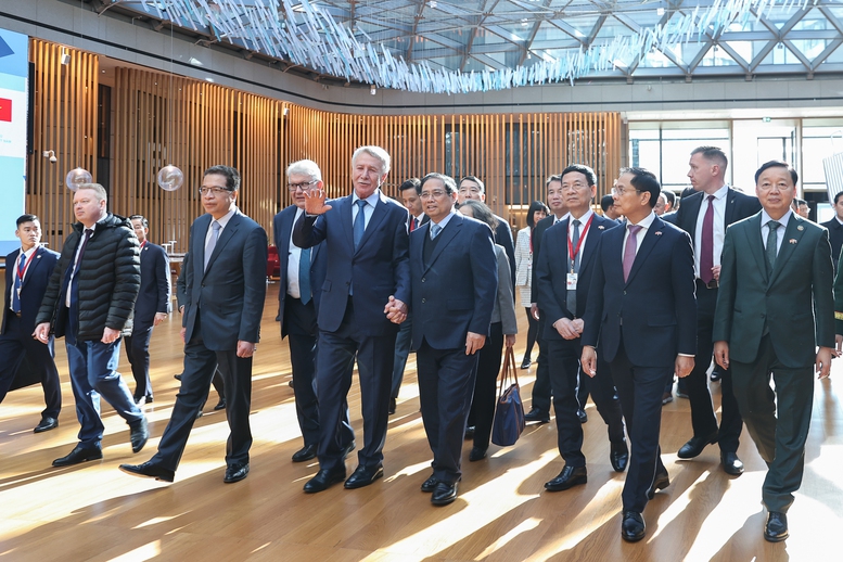 Thủ tướng Phạm Minh Ch&iacute;nh c&ugrave;ng đo&agrave;n đại biểu cấp cao Việt Nam đến thăm, l&agrave;m việc với tập đo&agrave;n Novatek - Ảnh: VGP/Nhật Bắc