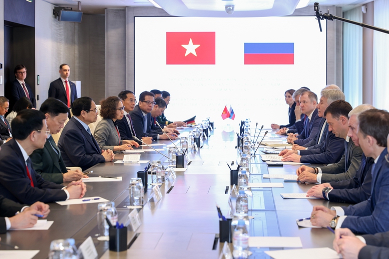 Thủ tướng Phạm Minh Ch&iacute;nh đ&aacute;nh gi&aacute; hoạt động của Tập đo&agrave;n ph&ugrave; hợp với định hướng, chiến lược lớn của Việt Nam, với mục ti&ecirc;u tăng trưởng kinh tế từ 10% trở l&ecirc;n, đạt ph&aacute;t thải r&ograve;ng bằng 0 v&agrave;o năm 2050 - Ảnh: VGP/Nhật Bắc